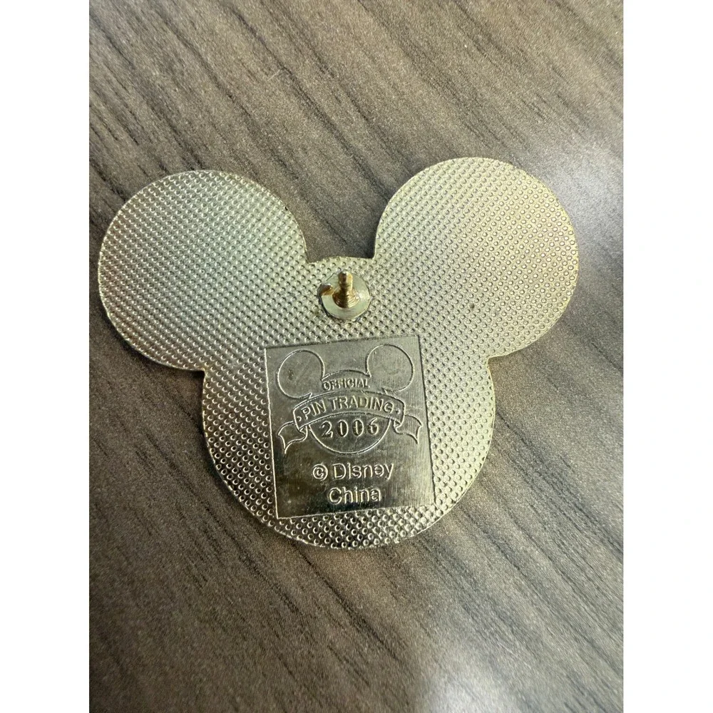 Disney Pin Trading 2006 Mickey Mouse Head Leopard Animal Print Enamel Pin Gold